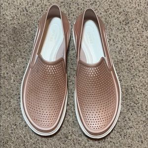 Blush Croc Slip-on’s